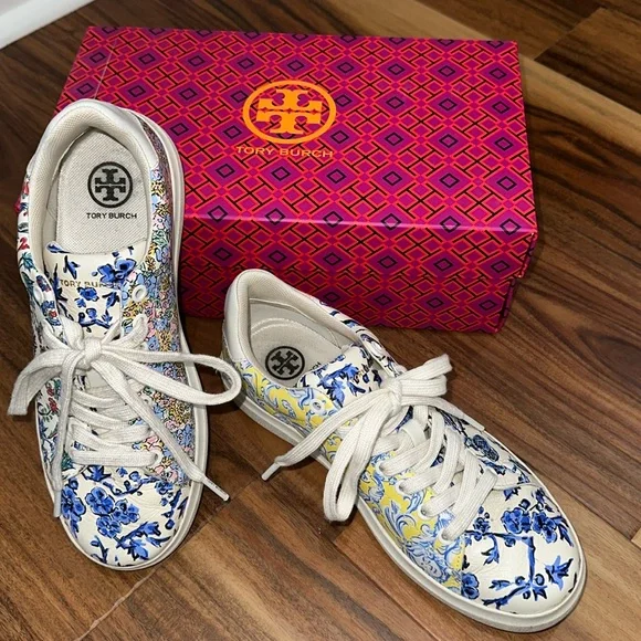 Tory Burch Lace Up Sneakers Leather with Rubber Soles Size: Women’s 6 - Picture 1 of 5